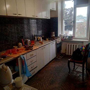 Продаю 2к квартиру в центрі міста, в царському будинку. Під ремонт