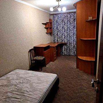 Однокомнатная кв. метро Студенческая на 1 этаже. Можно животные