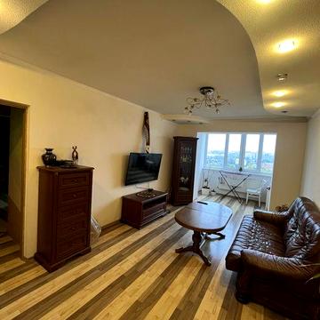 Продаж 4кімнатної квартири Кармелюка 135