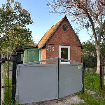 дача Комунальник вода у дворі