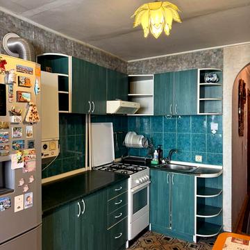 Хотинська вул., 9