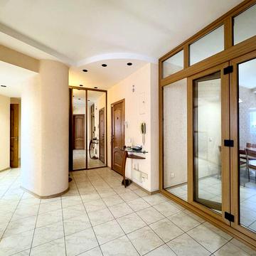 Продаж квартири 3-х кімн 118 м2 на Ливарна 9