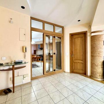 Продаж квартири 3-х кімн 118 м2 на Ливарна 9