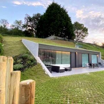 Продаж будинку під землею