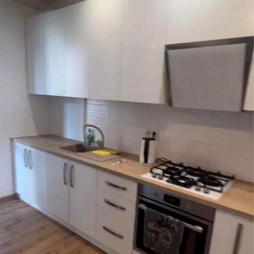 Угорська вул., 12