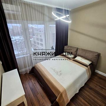 Дмитрівська вул., 82