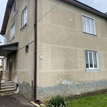 Будинок два поверхи та літня кухня