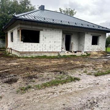 Новий одноповерховий будинок у Підгірному (біля Винник)