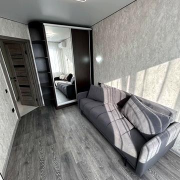 Металургів вул., 35
