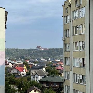 Василя Симоненка вул., 31