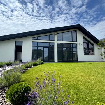 Весняна вул.