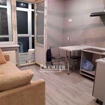 Продам квартиру з ремонтом у новому будинку.