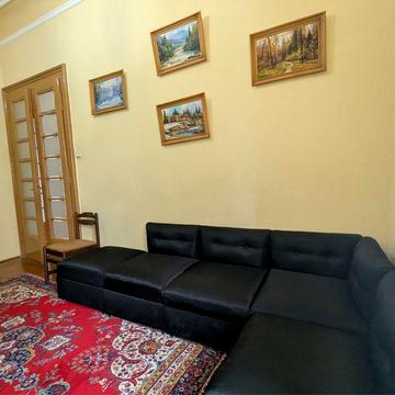 Продається велика квартира в центрі міста