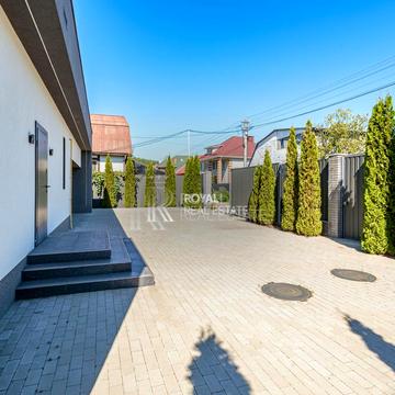 Богатирська вул., 30