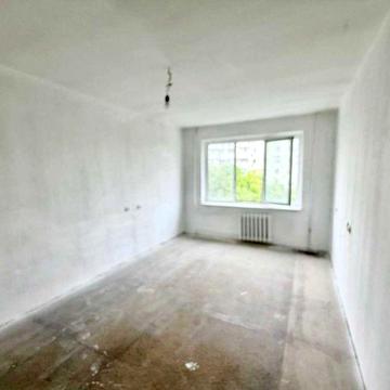 Продам 3-х комнатную квартиру ТРЦ Семья