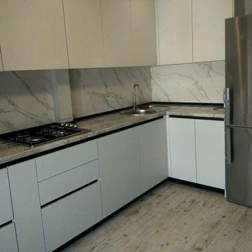 Здам 1 кімнатну сучасну квартиру в центрі на любий час оренди