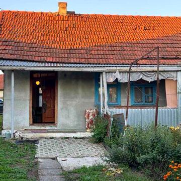 Продаж половини будинку з ділянкою в с. Довге, Дрогобицький р-н!