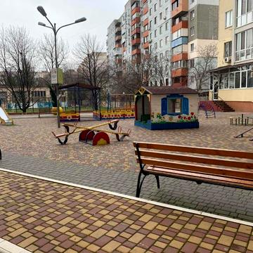 Академіка Корольова вул., 5/4