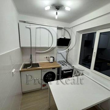 Продаж 3 кімн. квартири біля метро Оболонь, оболонська набережна