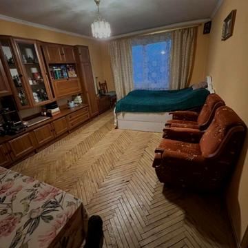 Героїв Майдану вул. (Червоноармійська), 85