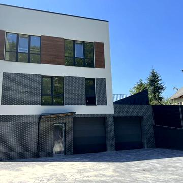 Миколи Голубця вул. (), 16