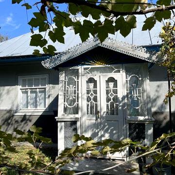 Житловий будинок з господарськими будівлями та спорудами