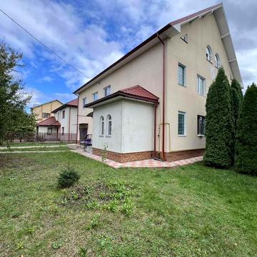 Радісна вул., 8а