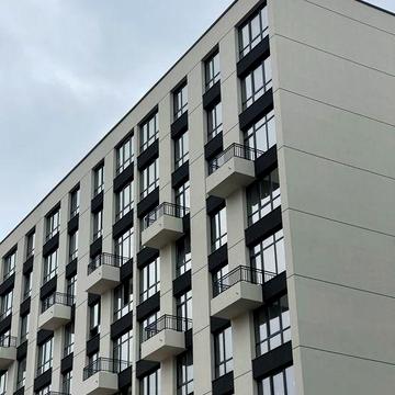 2 кімнатна квартира біля міського озера , з чудовим виглядом