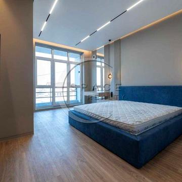 Продаж 4-кім. таунхаусу з новим ремонтом 158,2 м² Київ Генератор.