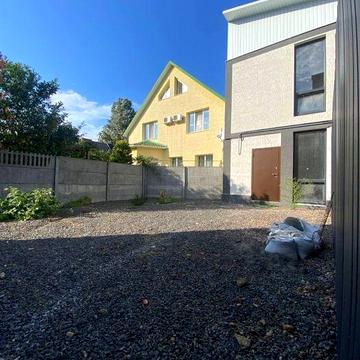 Дуплекс біля Малиновського ринку 54 м², з власною ділянкою 1,5 сотки
