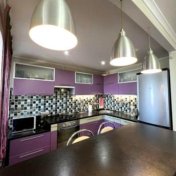 Велика 3-кімнатна квартира з окремою дитячою