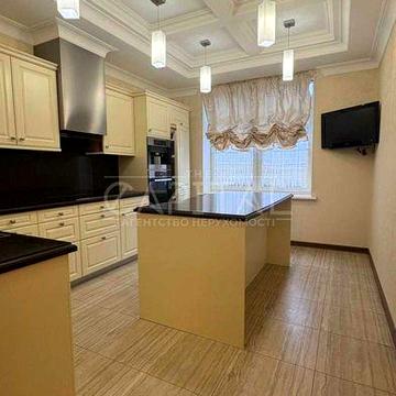 Оренда квартири 4 кімнати,Бессарабка,Центр,Паркінг у вартості Печерськ