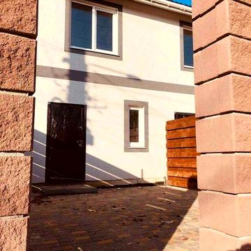 Двоповерховий таунхаус біля моря| 80 м²