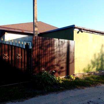 Добротний будинок недалеко від Києва в центрі с.Плесецьке