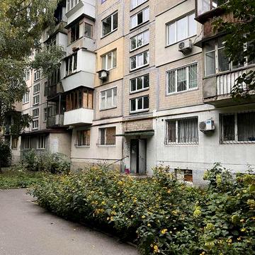 3-кім.квартира 58,33 кв.м вул.Р.Ратушного, 9. Під ремонт.