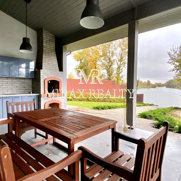 Центральна вул.