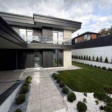 Квітнева вул.