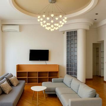 Михайлівська вул., 19