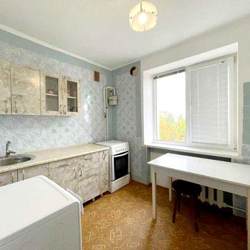 Продаж просторої 2к квартири в будинку з покращеним плануванням.