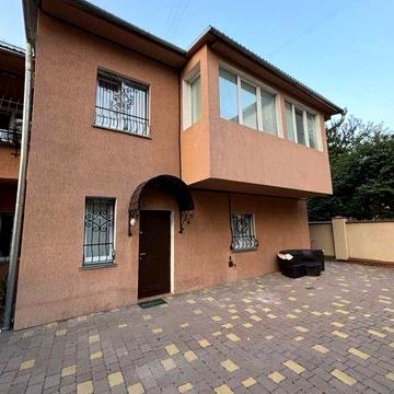 Оренда напівособняка в центрі міста, 103 м², з паркомісцем_AI