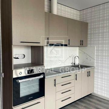 Світла студія з якісним ремонтом — усе готово для комфортного життя!