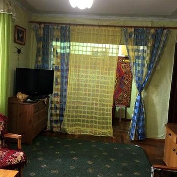 Сдаю 1кв.Чаривная/3шевчик/напротив «Амстора»Мебель,техника.Длительно.