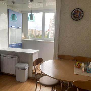 Братиславська вул., 22