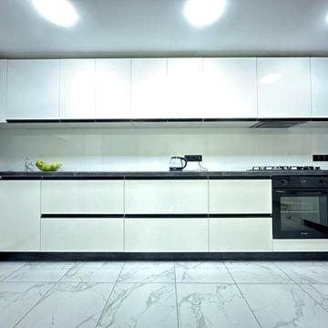 Продаж Квартири 74.60 кв. м з Власним подвірям початок міста