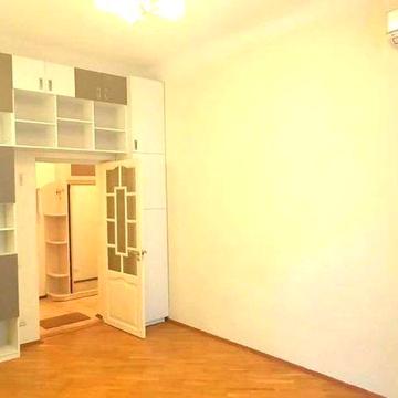 Продаж  квартири О. Кониського 35-а ( Тургенівська), центр міста.