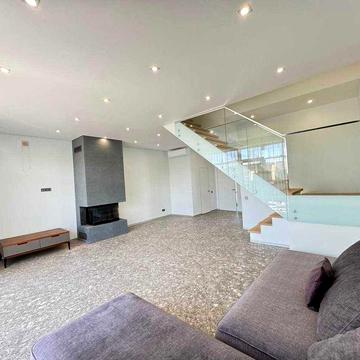 Продам Будинок/Таунхаус з ремонтом, меблями та технікою у Вовчинцях!!!