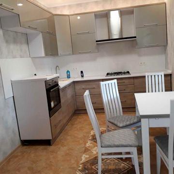 Здам 1 квартиру в центрі  на будь-якій час в нобудові з АО