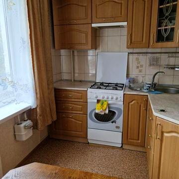 Сдам 1 ком.кв.СТРОИТЕЛЕЙ 6.000гр