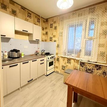 Райдужна вул., 45