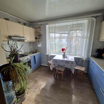 Продам 2 ком квартиру с гаражом